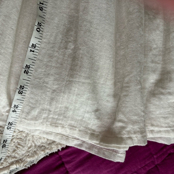 EUC❤️🔥SALE❤️🔥Velvet by Graham and Spencer embroidered cotton gauze top - Picture 6 of 8